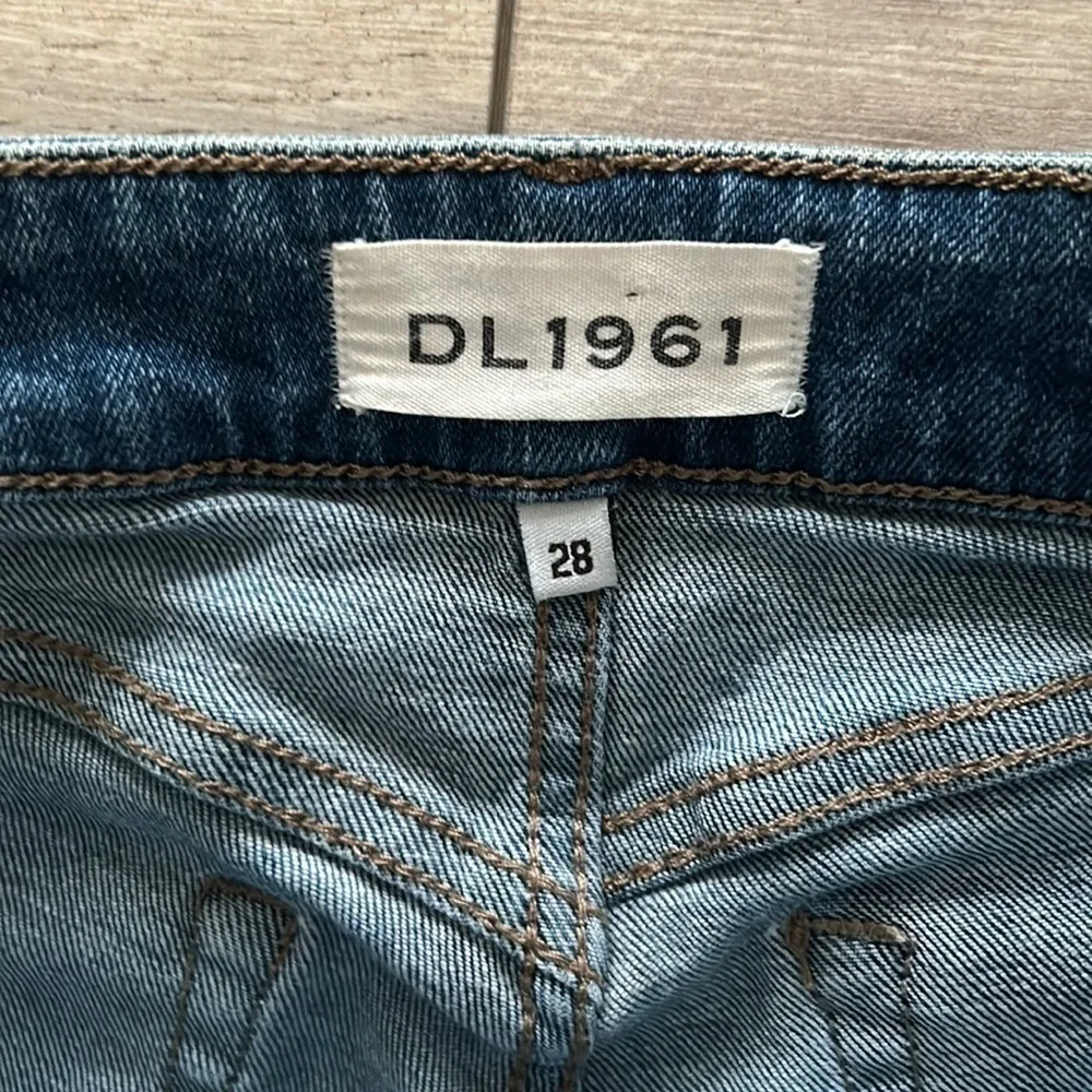 DL1961 distressed raw